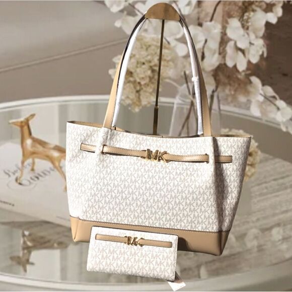 MICHAEL KORS SIGNATURE TOTE LAPTOP COLOR BLOCK AND WALLET SET - Picture 3 of 12